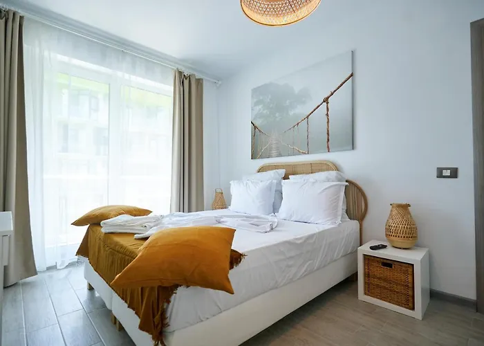 Isigude Pool & Mamaia Nord