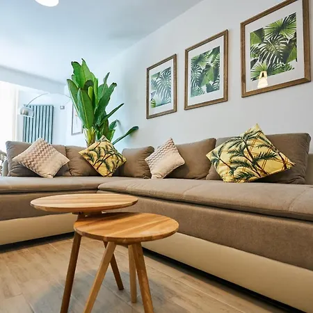 Isigude Pool & Mamaia Nord Apartment Navodari