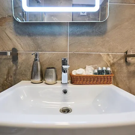 Isigude Pool & Mamaia Nord Apartamento 3*