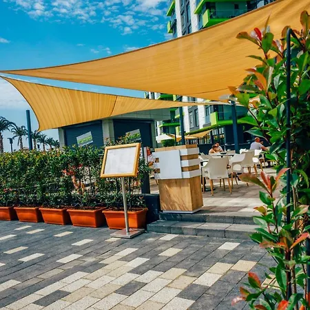 Isigude Pool & Mamaia Nord アパート