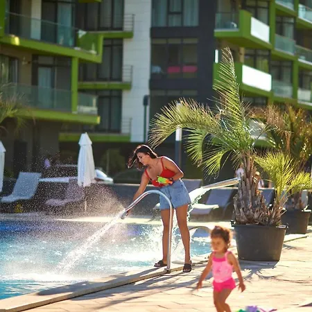Apartamento Isigude Pool & Mamaia Nord 3*