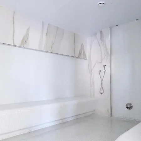 Isigude Pool & Mamaia Nord Apartamento 3*