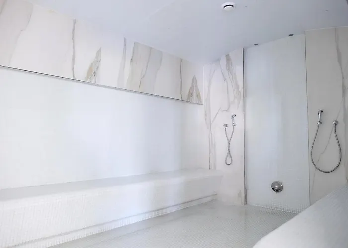 Isigude Pool & Mamaia Nord شقة 3*